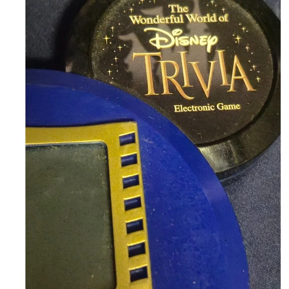 Wonderful World of Disney Trivia Electronic Handheld Game Mickey Mouse Blue 2000